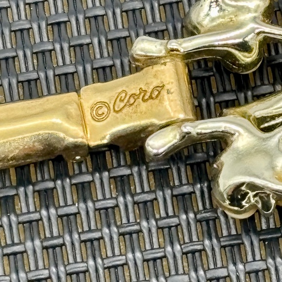 Vintage Coro Bracelet Gold Tone With Off-White Enamel Peach Colored Beads Marked - Picture 13 of 15